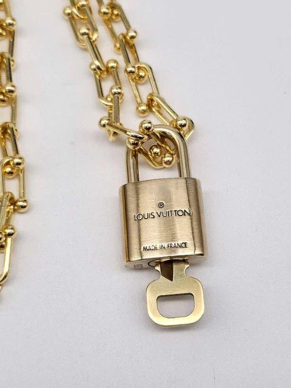 Gold-Plated Necklace with Authentic Louis Vuitton Padlock - Picture 9 of 10